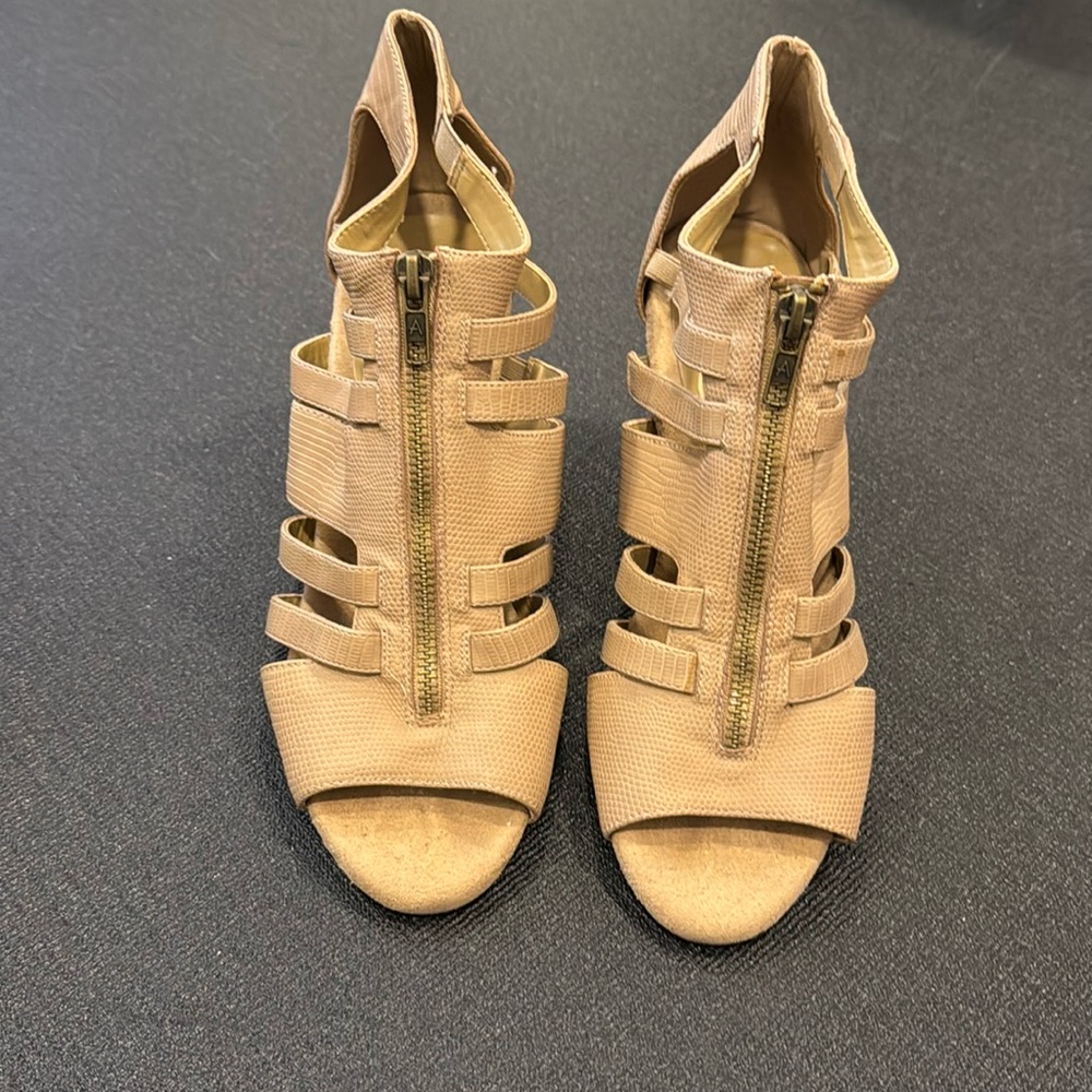 Aerosols heel rest tan heels